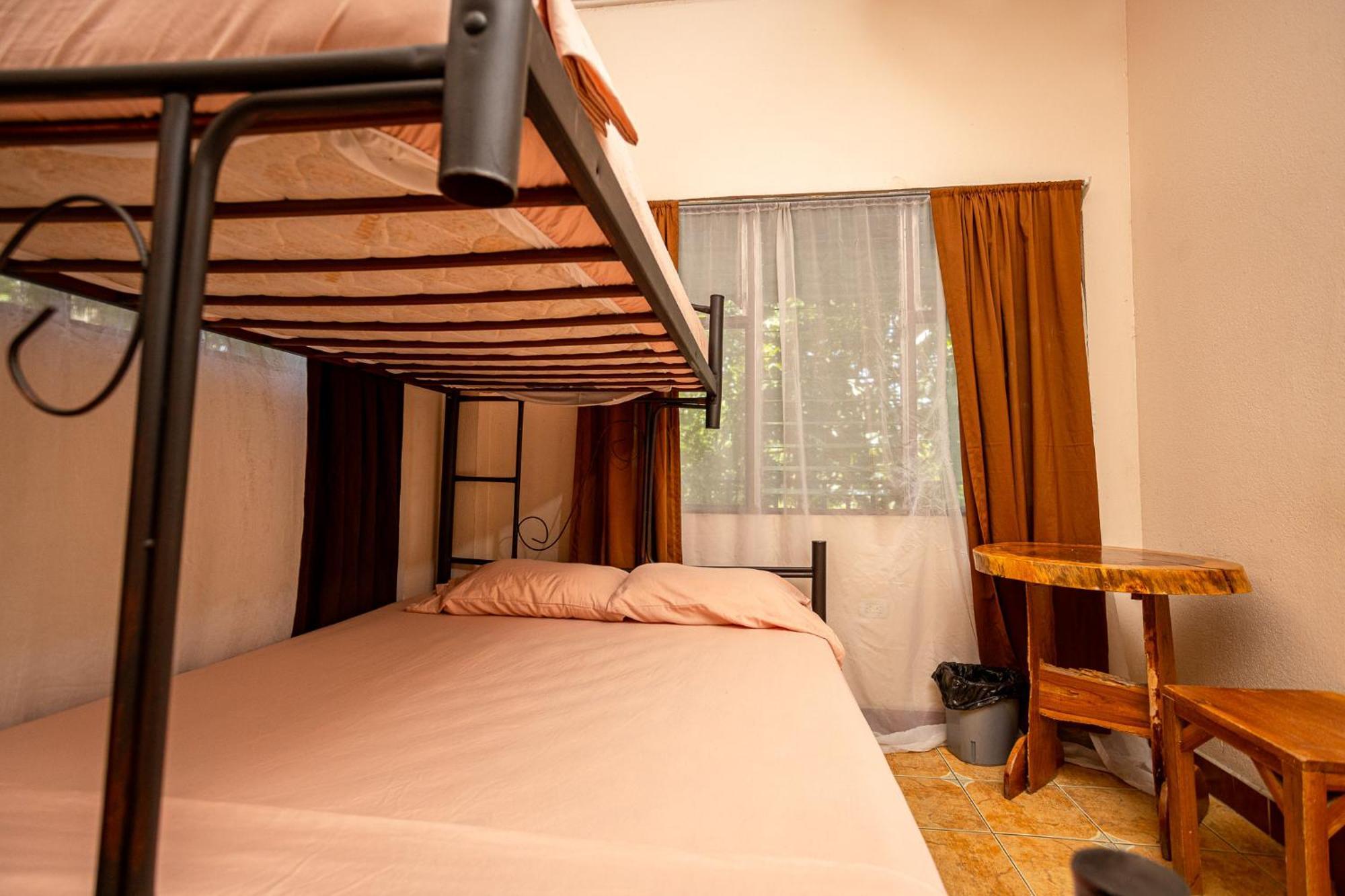 Manuel Antonio Hostel Екстериор снимка