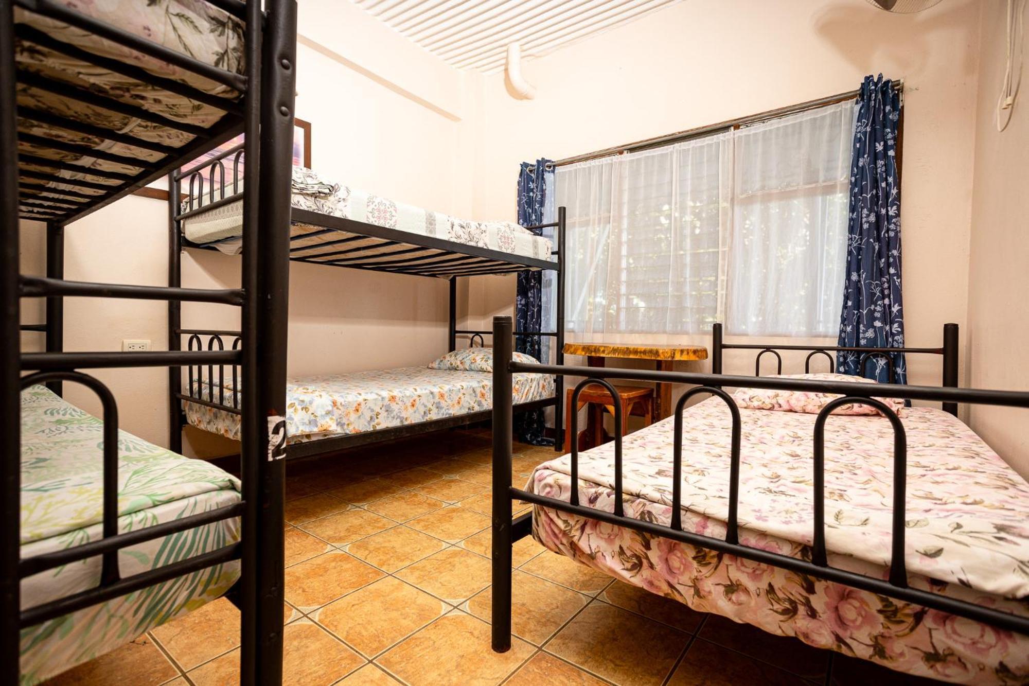 Manuel Antonio Hostel Екстериор снимка