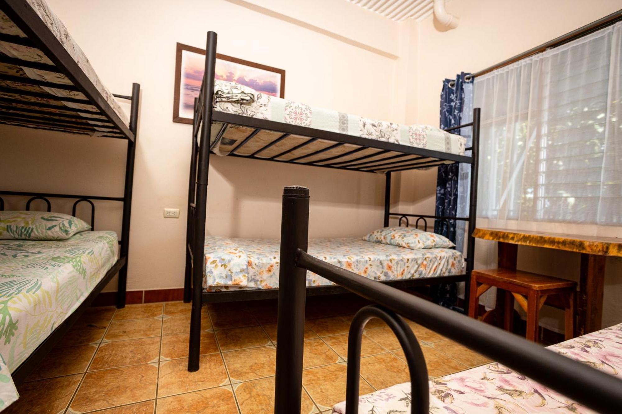 Manuel Antonio Hostel Екстериор снимка