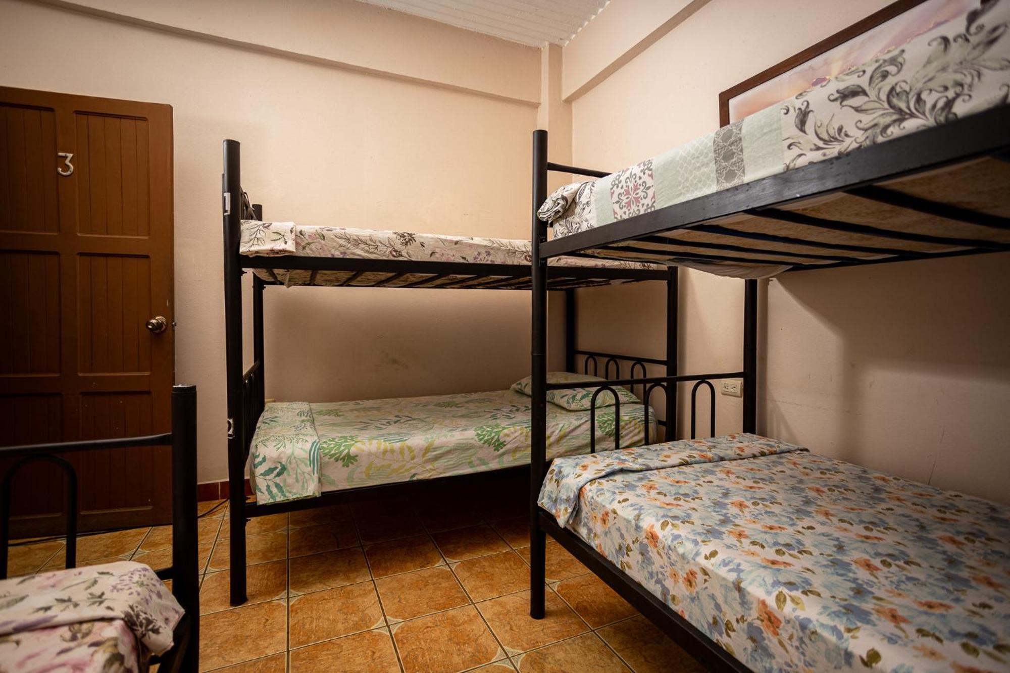 Manuel Antonio Hostel Екстериор снимка