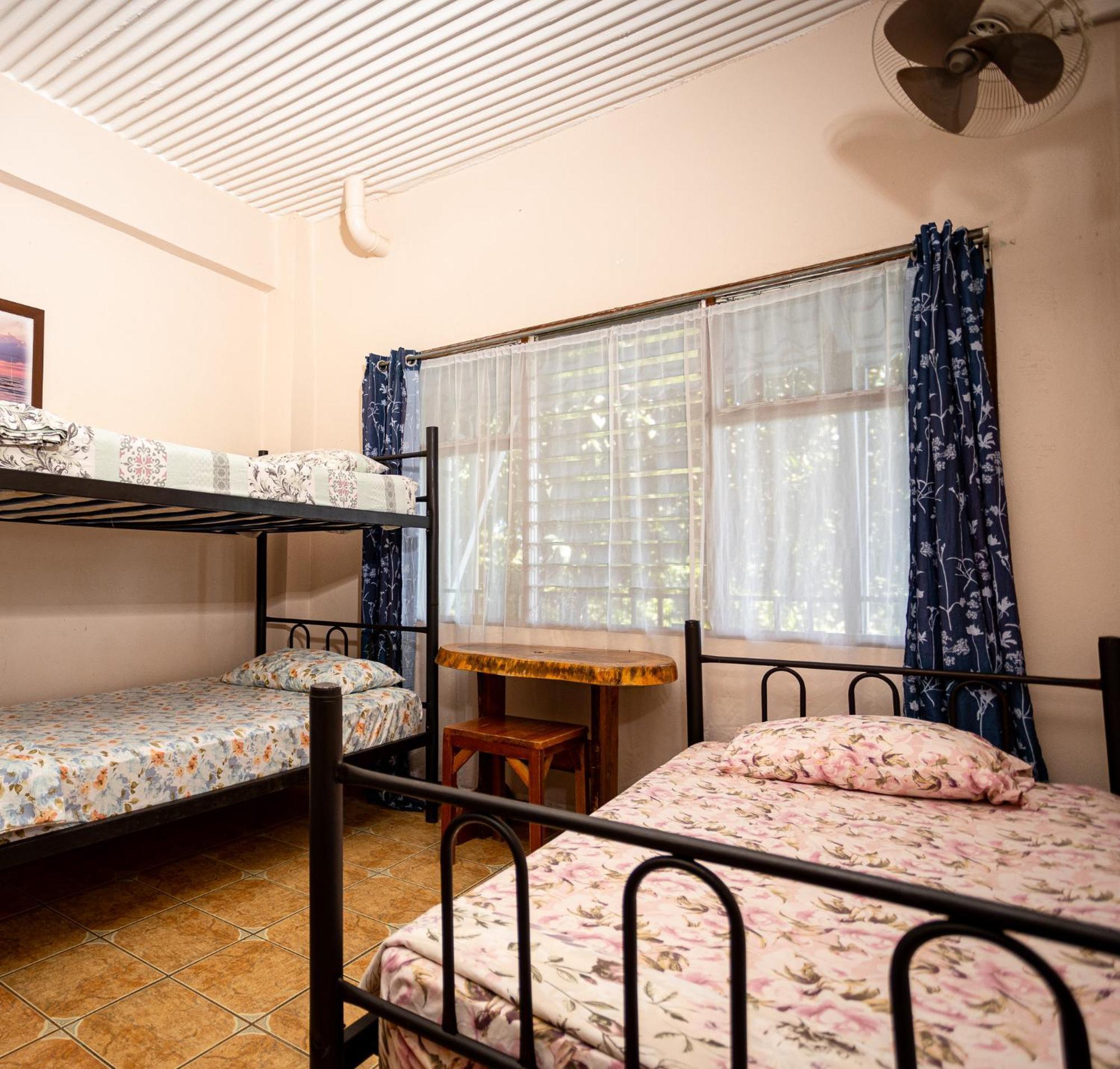 Manuel Antonio Hostel Екстериор снимка