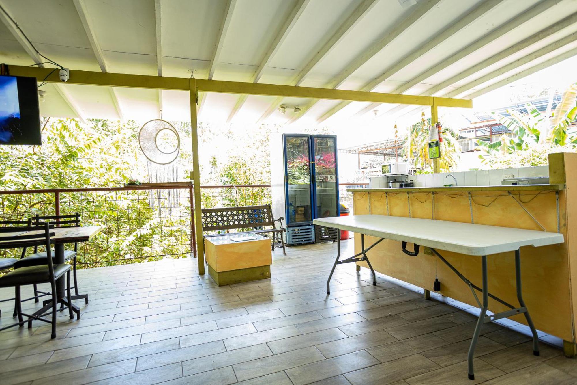Manuel Antonio Hostel Екстериор снимка