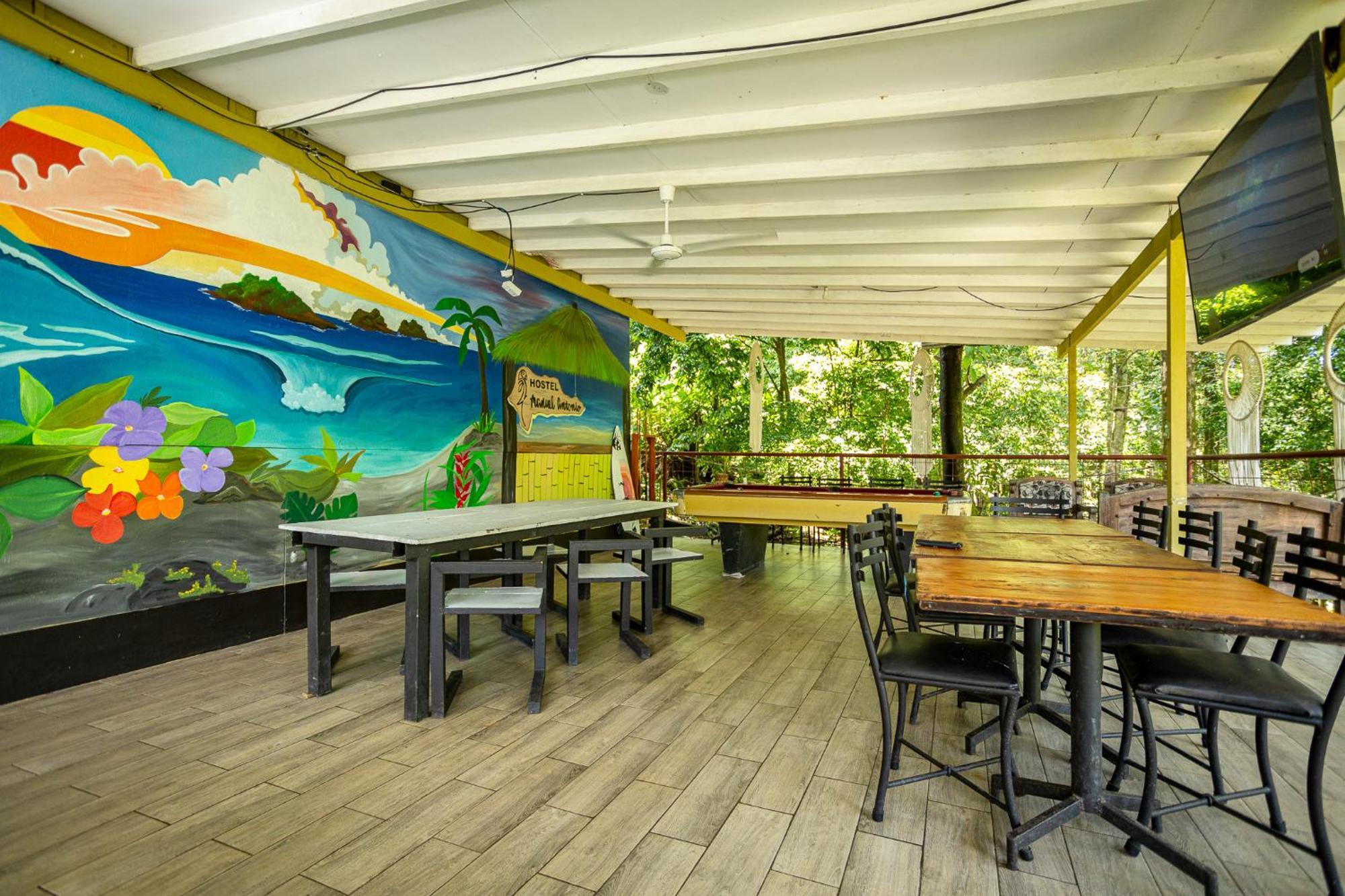 Manuel Antonio Hostel Екстериор снимка